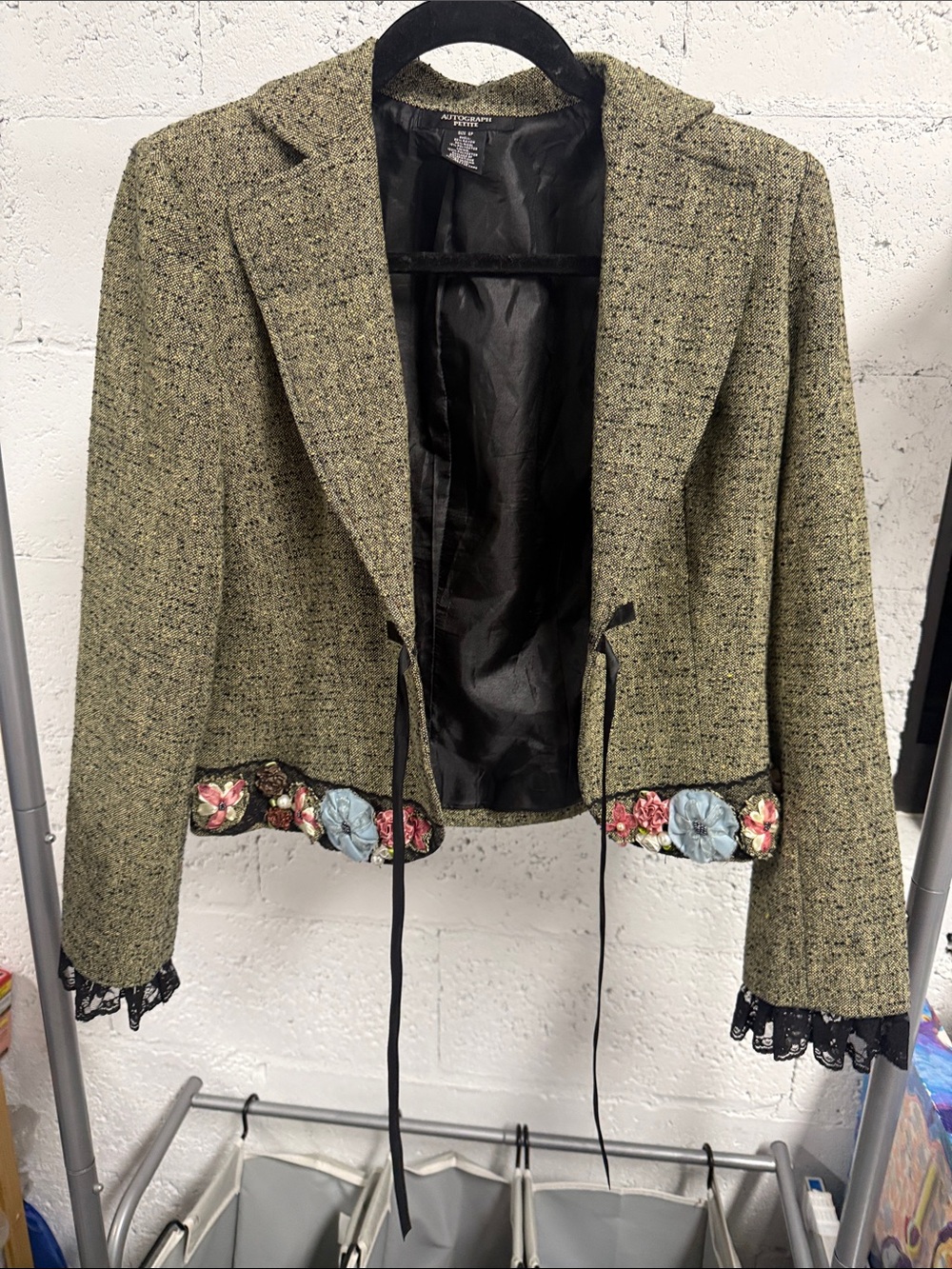 Vintage-Inspired Olive Tweed Cropped Jacket with Floral Trim AUTOGRAPH 6Petite